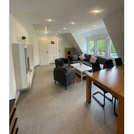 Moderne Mit Terrasse, Apartment *