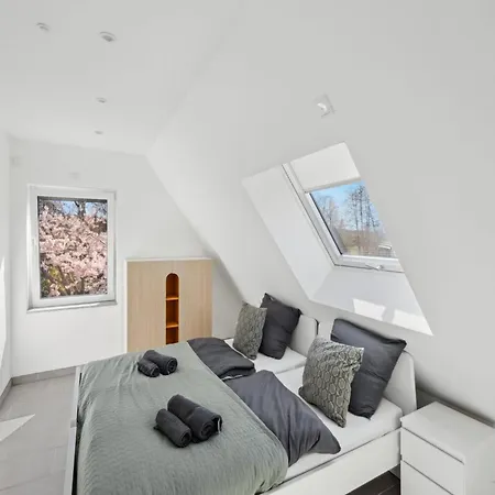 Moderne Mit Terrasse, *